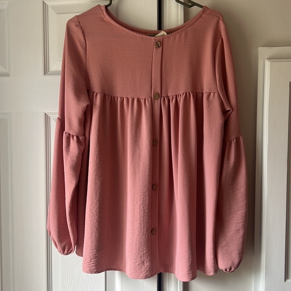 Dress Up Boutique Light Pink Blouse with Buttons Down the Back - Size Large - Picture 3 of 3